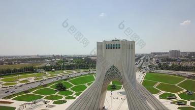 空中无人机视图阿扎迪塔德黑兰伊朗纪念碑位于阿扎迪广场